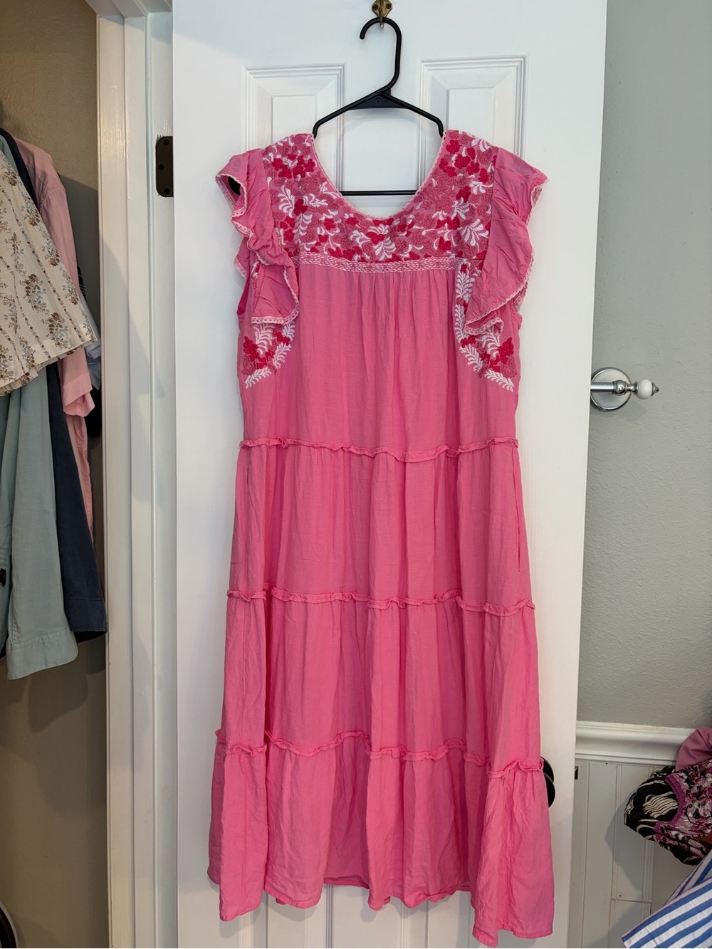 J. Marie Embroidered Floral Tiered Dress Women’s Medium Pink